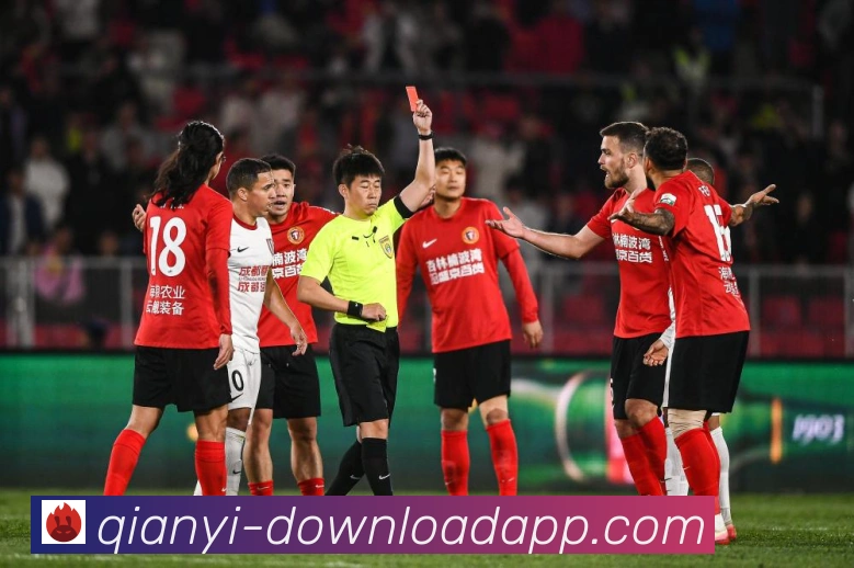 从曼城传奇到阿根廷足球生涯高光与竞技价值解析 从曼城传奇到阿根廷足球生涯高光与竞技价值解析